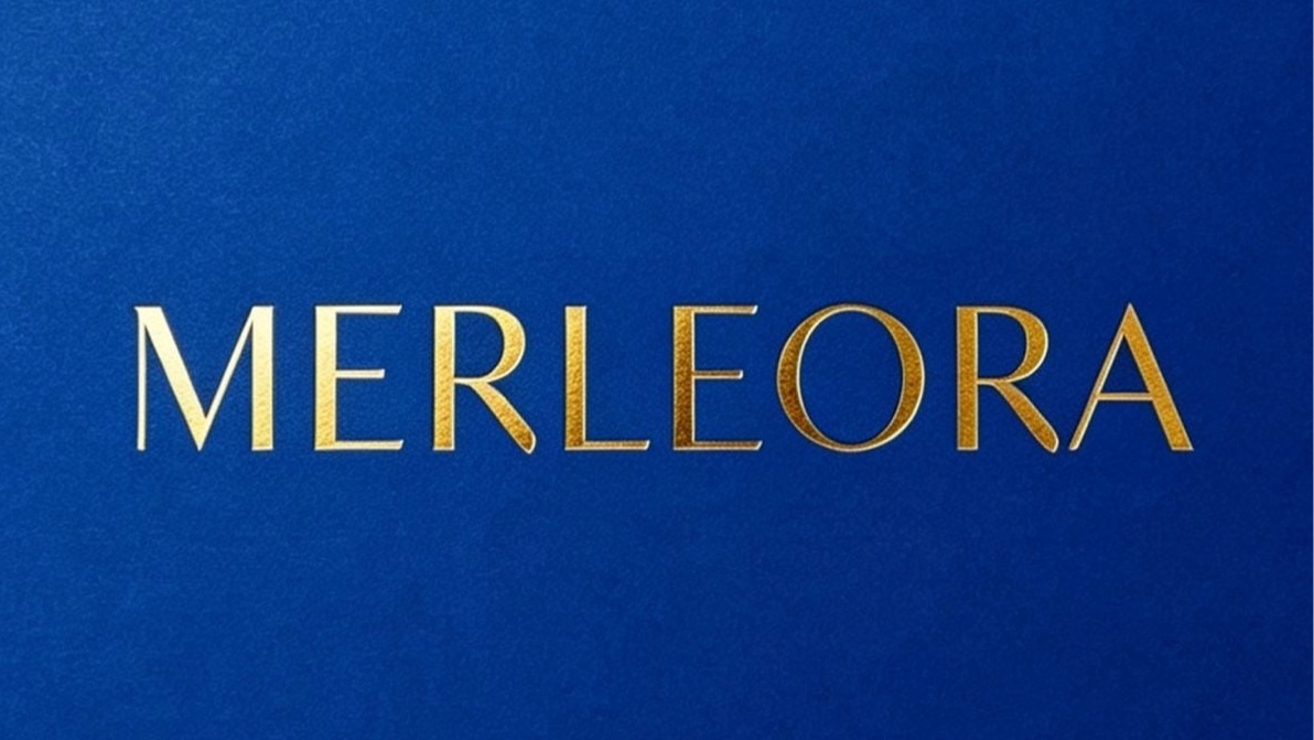 Brand name MERLEORA in gold lettering on a royal blue background (logo style).